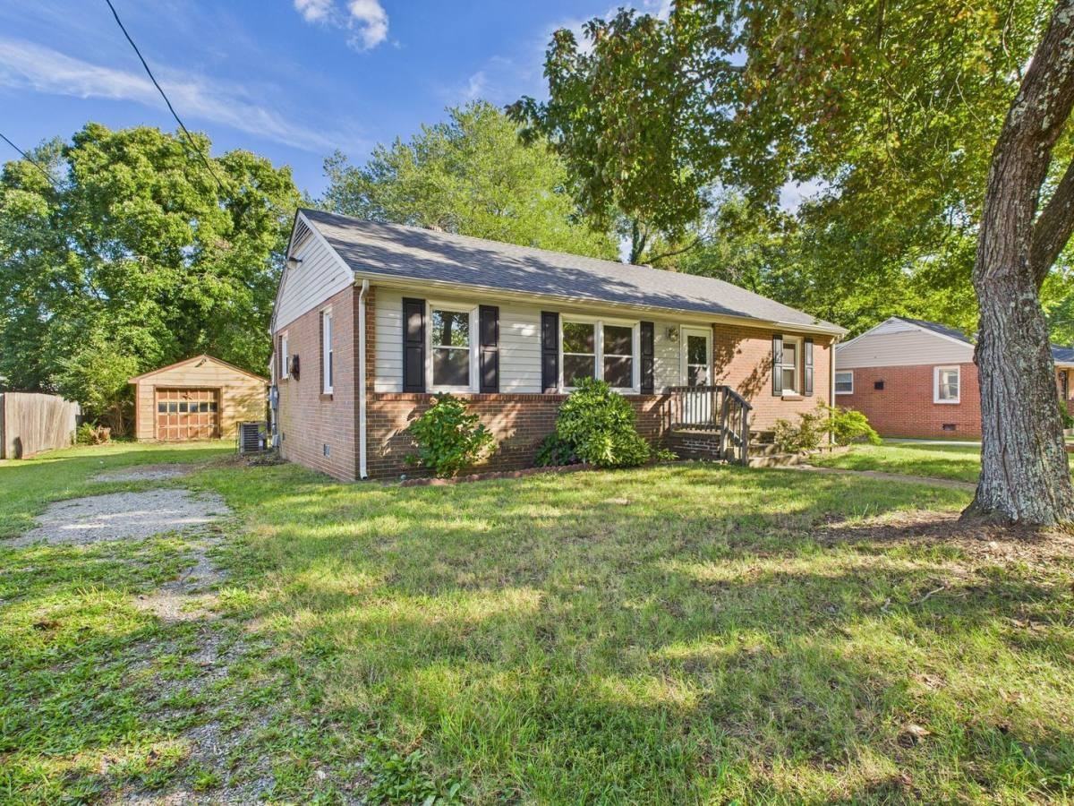 1031 Derrymore Rd - Photo 2 of 10