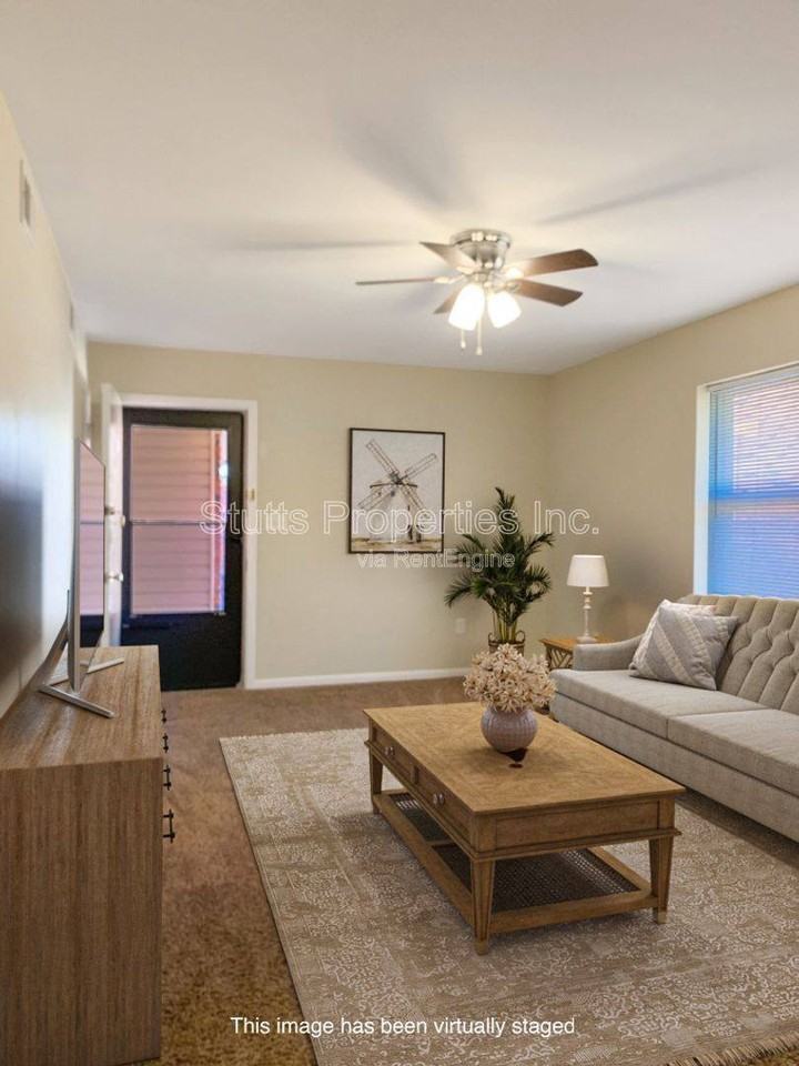 900 N Montgomery Ave #201