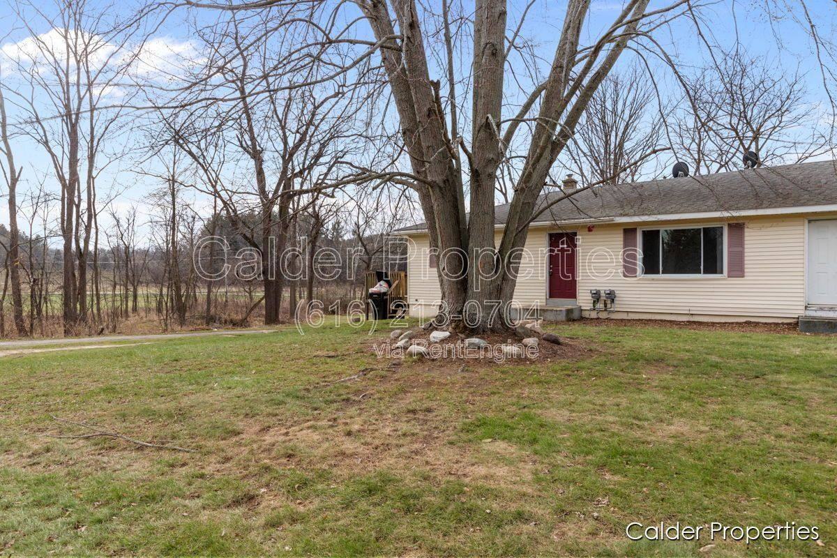 6681 Egan Ave Se - Photo 3 of 10