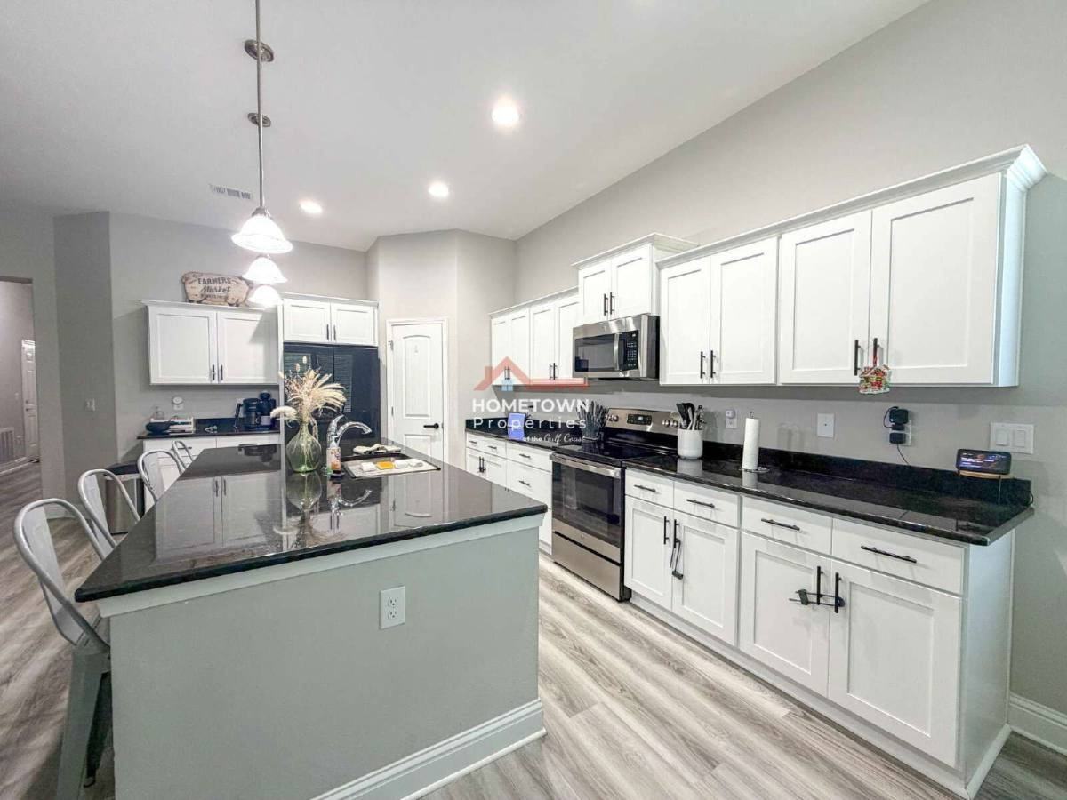 4578 Red Oak Dr - Photo 3 of 10