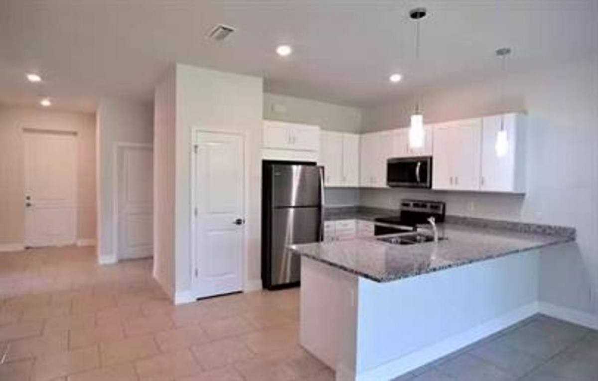 1035 San Cristobal Ave - Photo 2 of 10