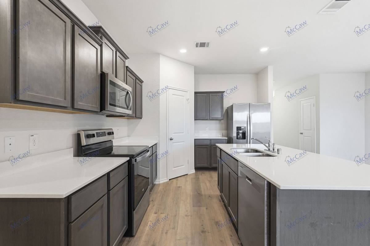 805 Trough St - Photo 2 of 10