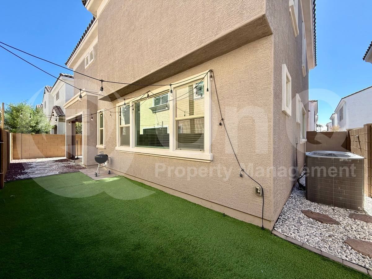 685 North Bay Drive - Photo 2 of 10