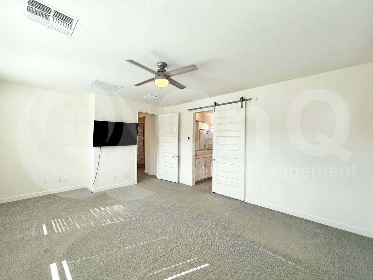 685 North Bay Drive - Photo 3 of 10