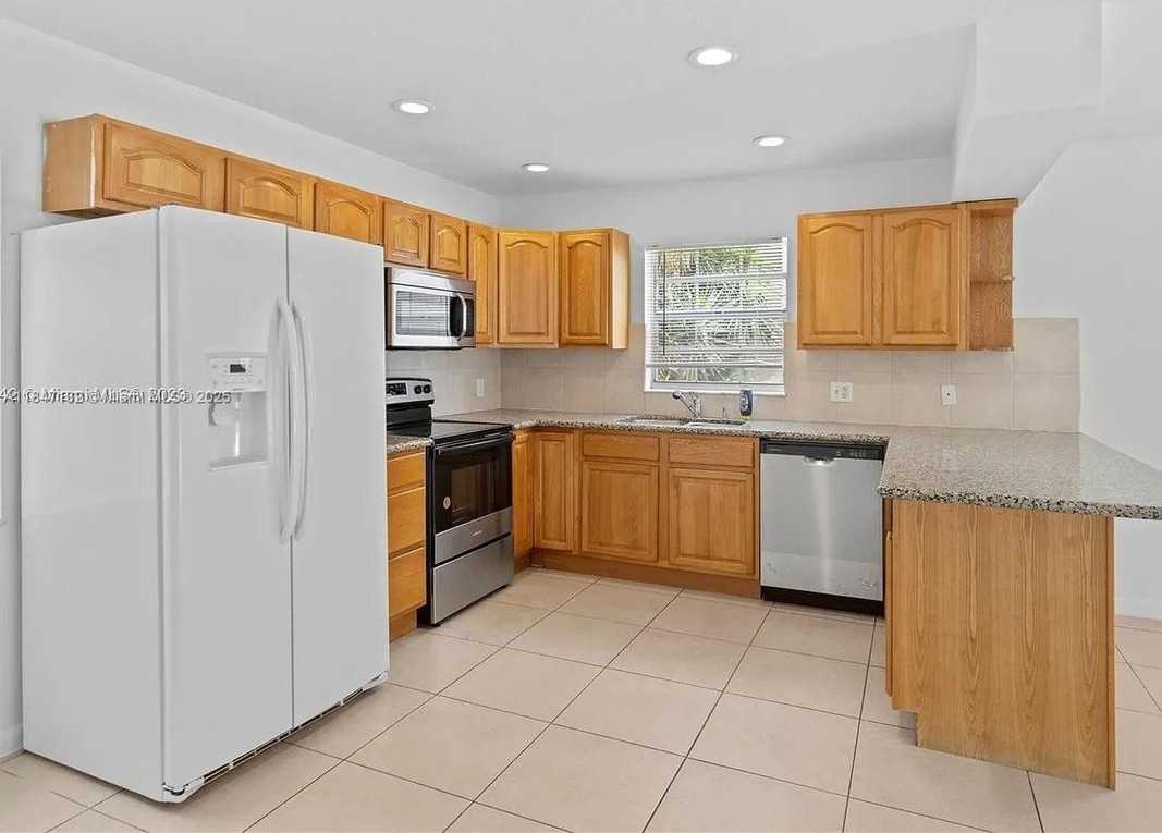 23170 Floralwood Ln - Photo 2 of 7