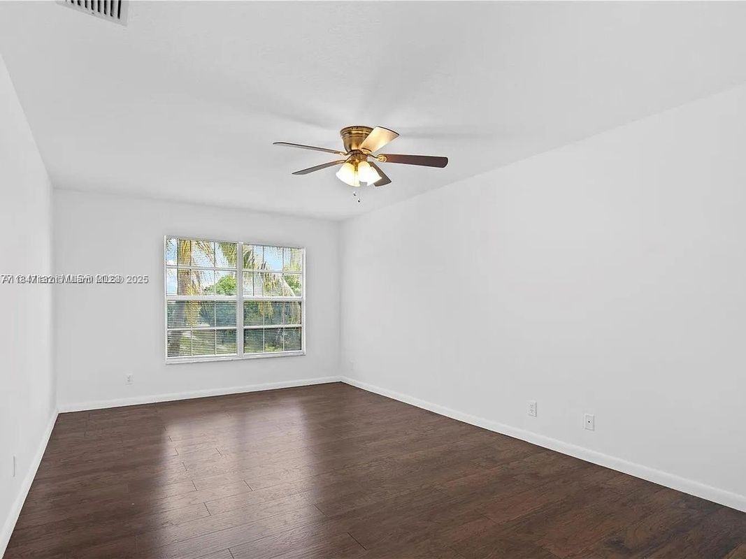 23170 Floralwood Ln - Photo 5 of 7