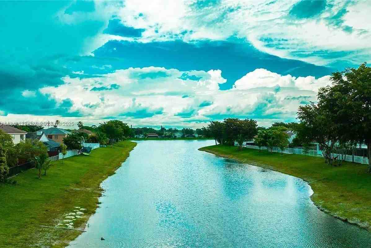 23170 Floralwood Ln - Photo 7 of 7