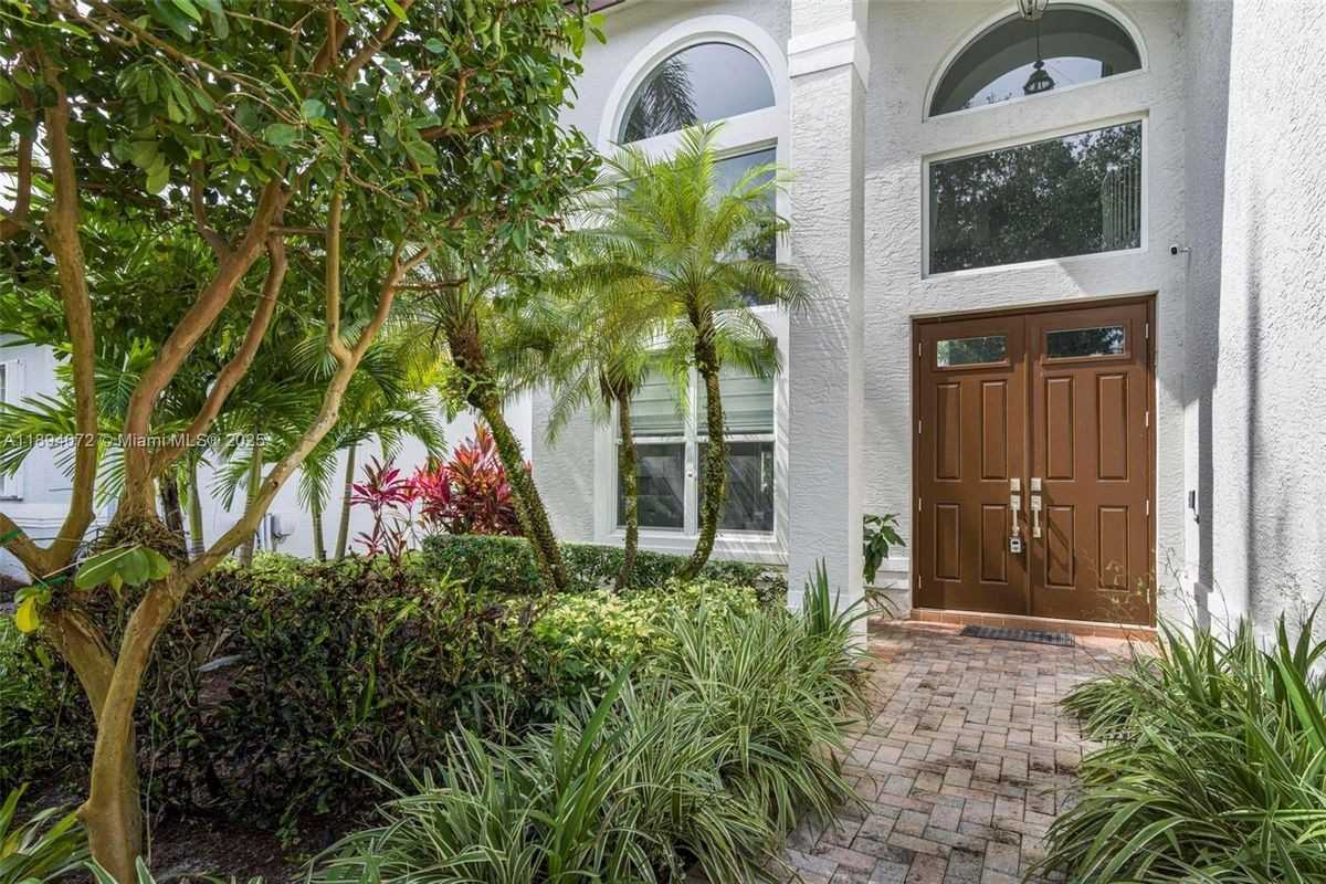 11750 Bayfield Dr - Photo 2 of 27