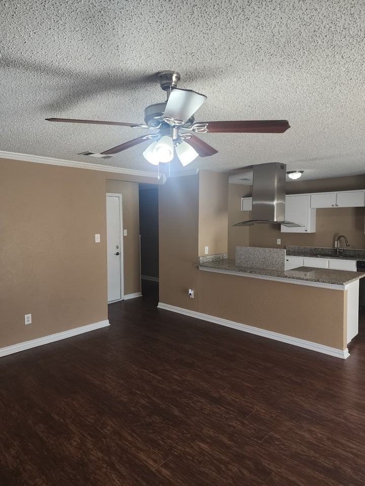 5325 Weddington Ct - Photo 2 of 16