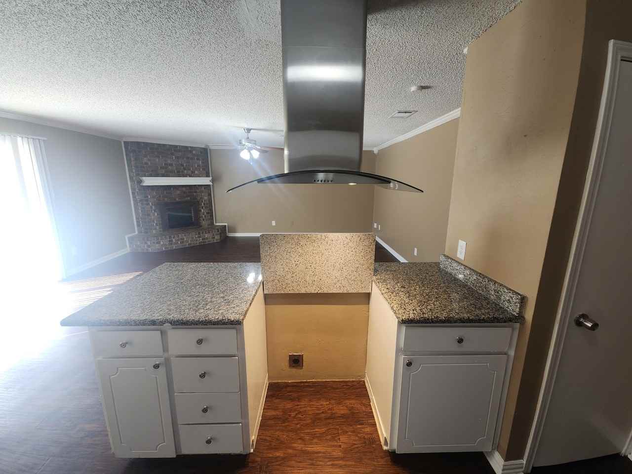 5325 Weddington Ct - Photo 6 of 16
