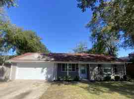 featured image of 939 East Red Bird Lane