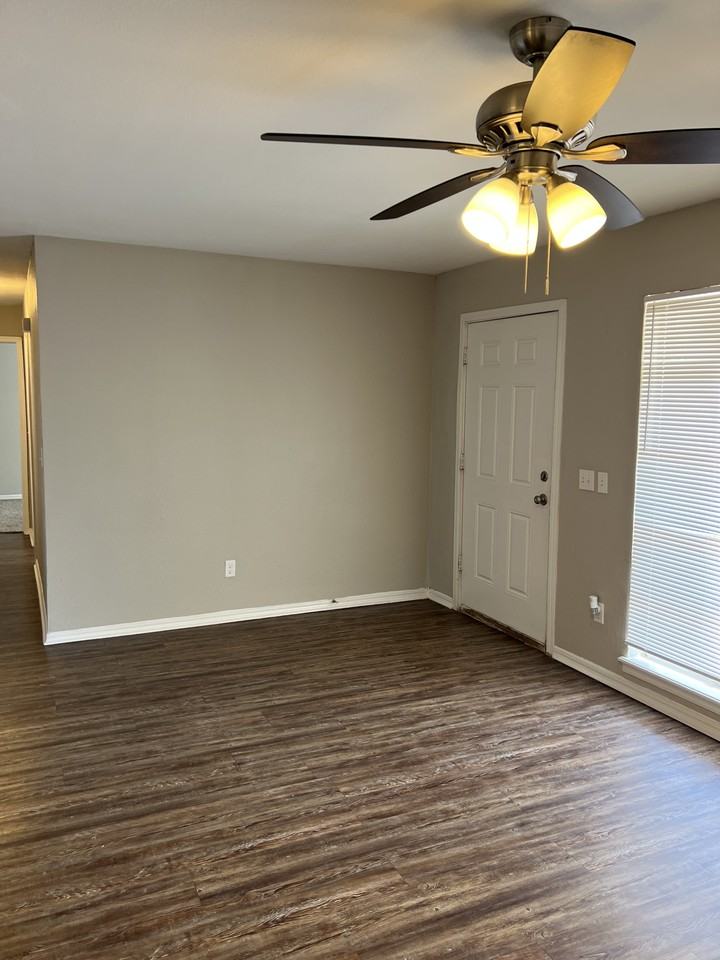 301 Nw 81st St - Photo 3 of 19