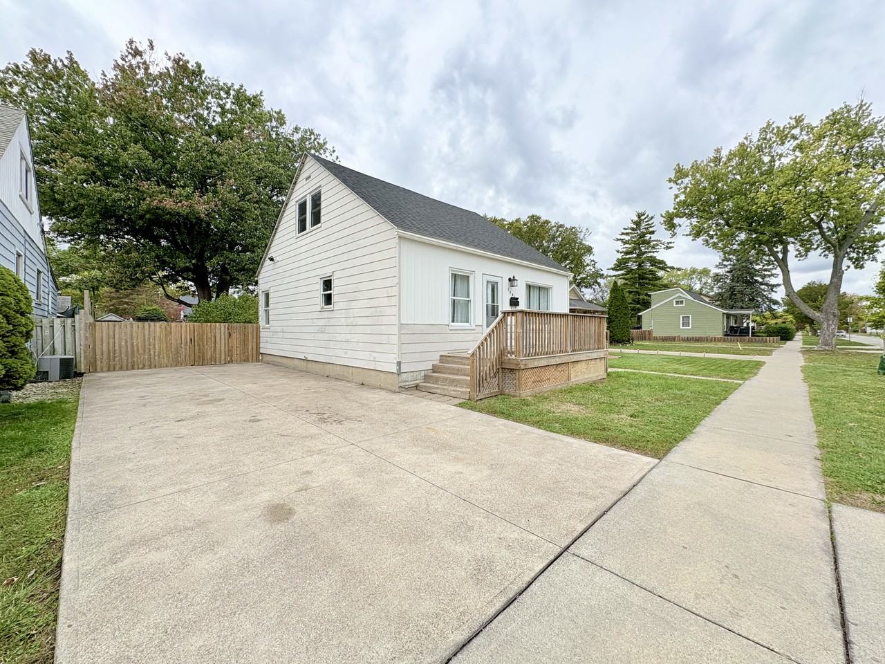 1391 Aubin Rd - Photo 2 of 34