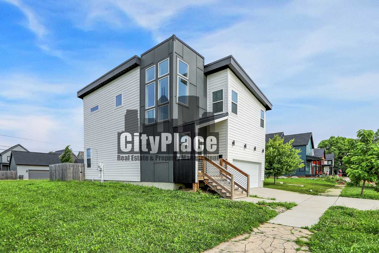 2008 Yandes Street - Photo 5 of 44