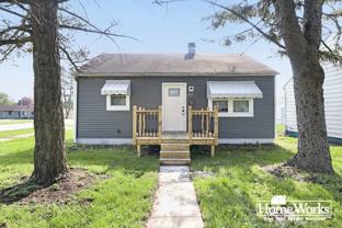 202 S Kenmore St - Photo 1 of 1