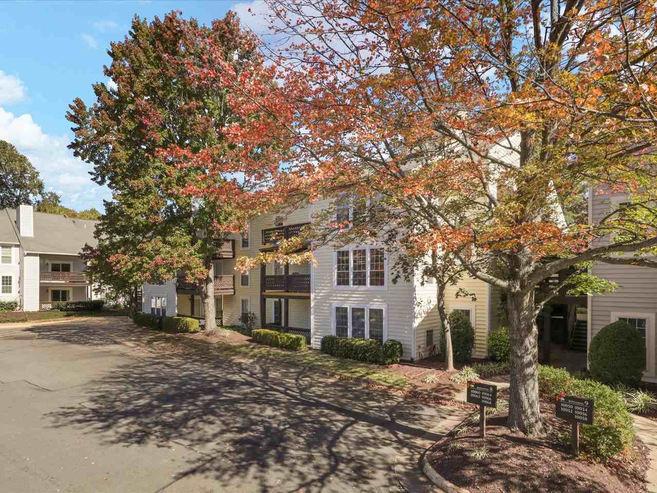 10064 Oakton Terrace Rd - Photo 4 of 42