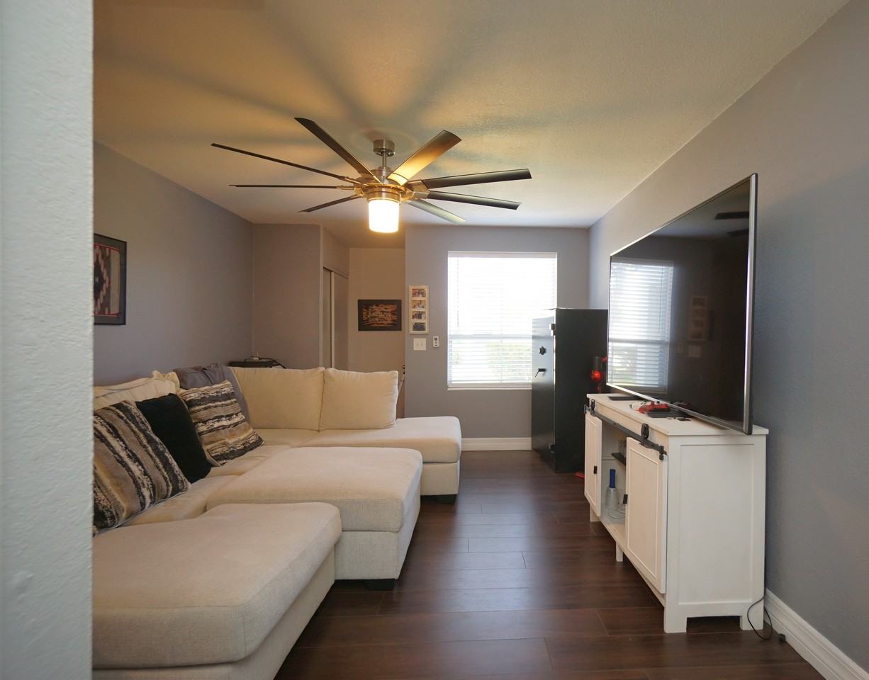 4515 La Capri Court - Photo 5 of 33