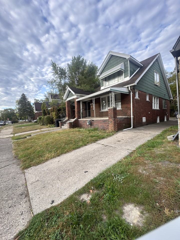 19539 Hickory Street - Photo 2 of 11