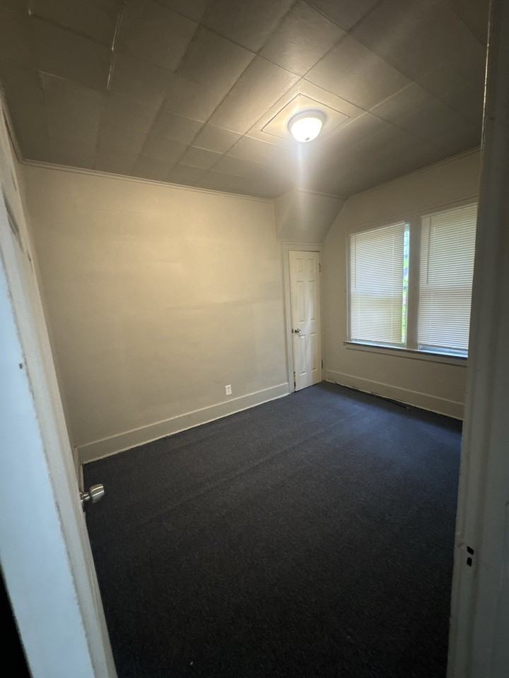 19539 Hickory Street - Photo 6 of 11