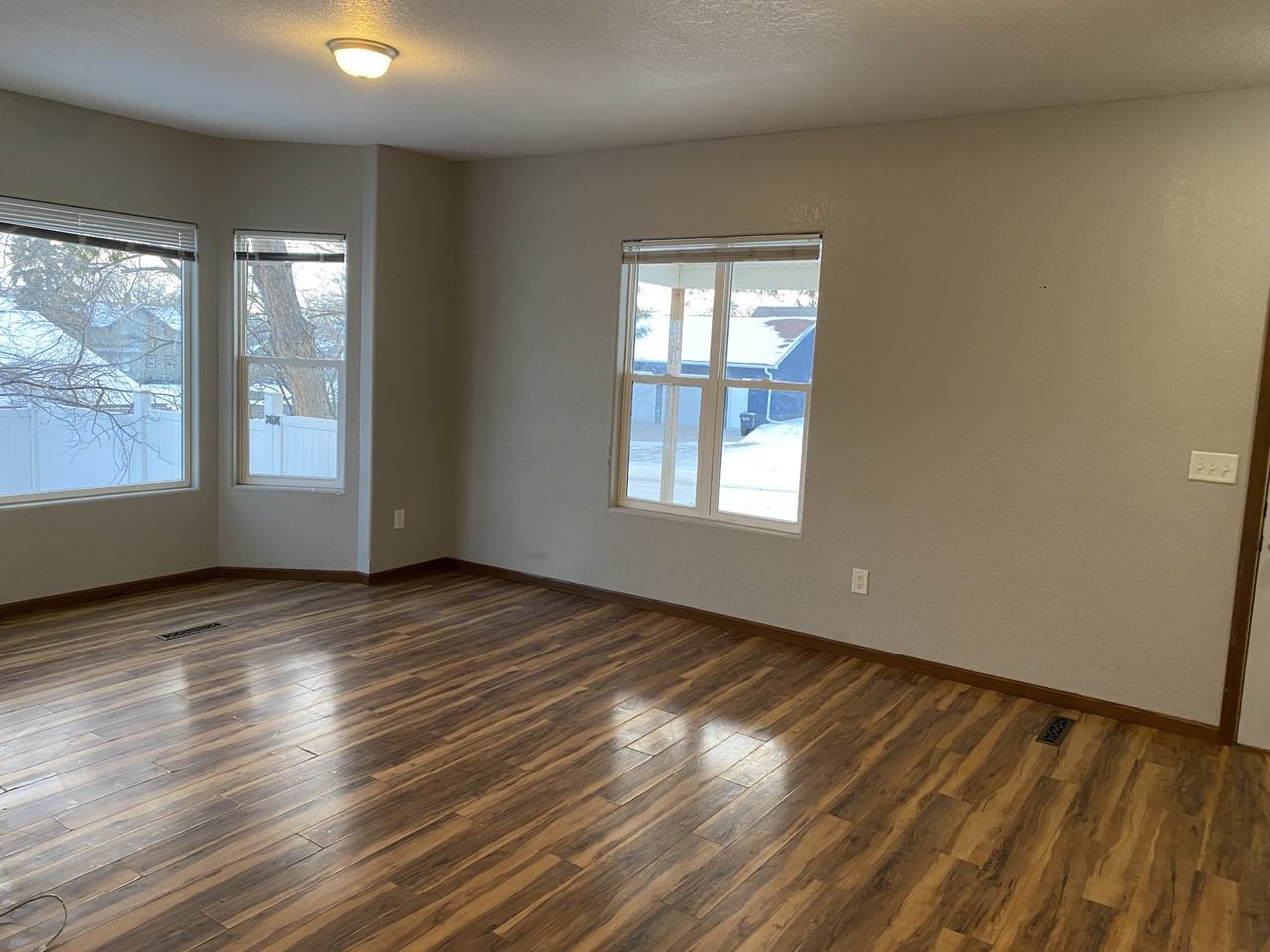 642 2nd Avenue Northwest - Photo 3 of 15