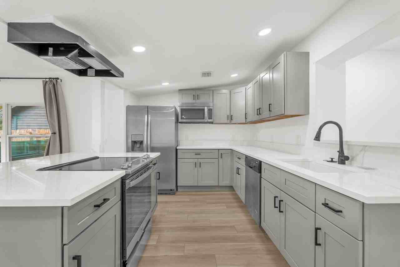 1260 Seminola Blvd #NA - Photo 2 of 17