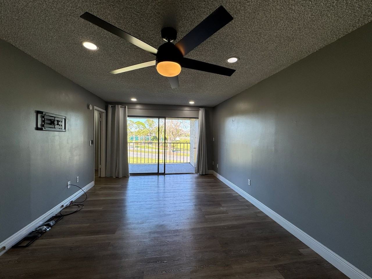 6062 Willowpointe Cir #203 - Photo 3 of 26