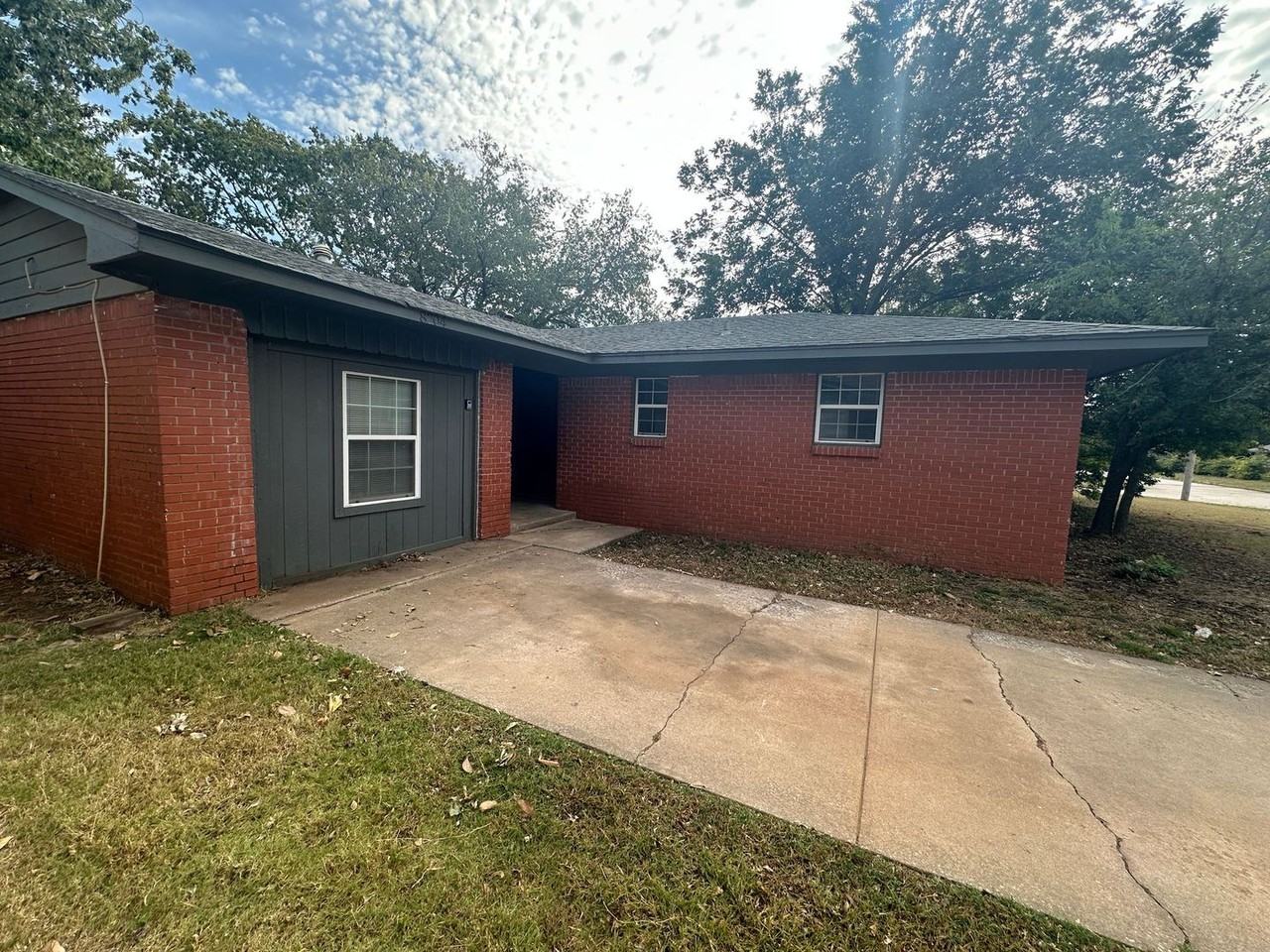 8204 North Harvey Place - Photo 2 of 50