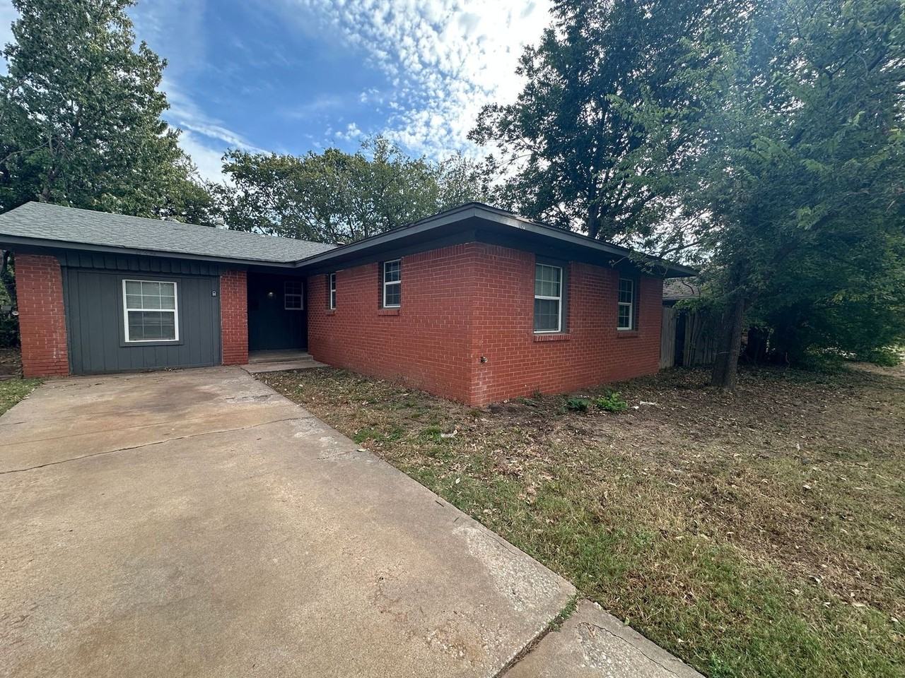 8204 North Harvey Place - Photo 3 of 50