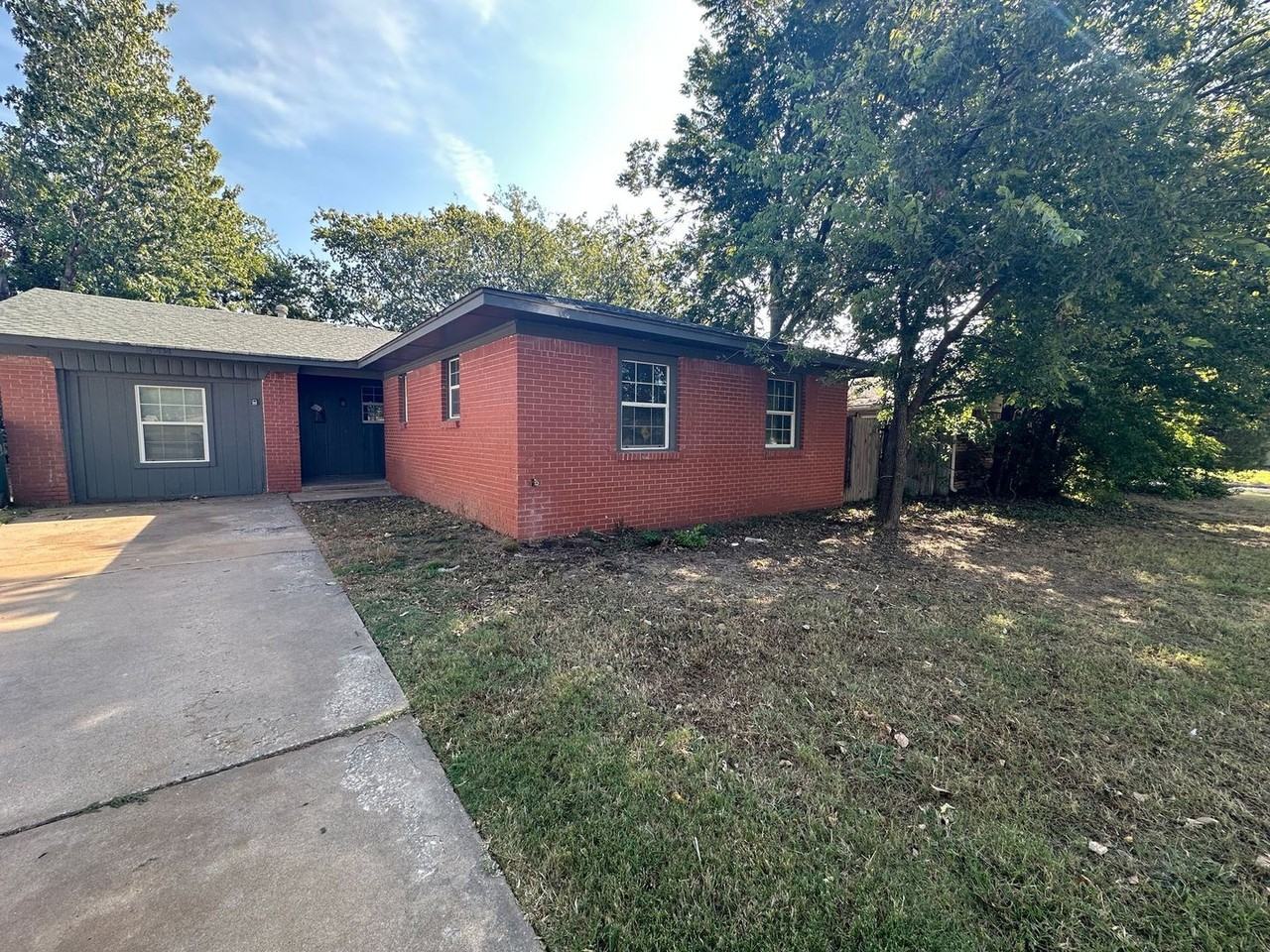 8204 North Harvey Place - Photo 4 of 50