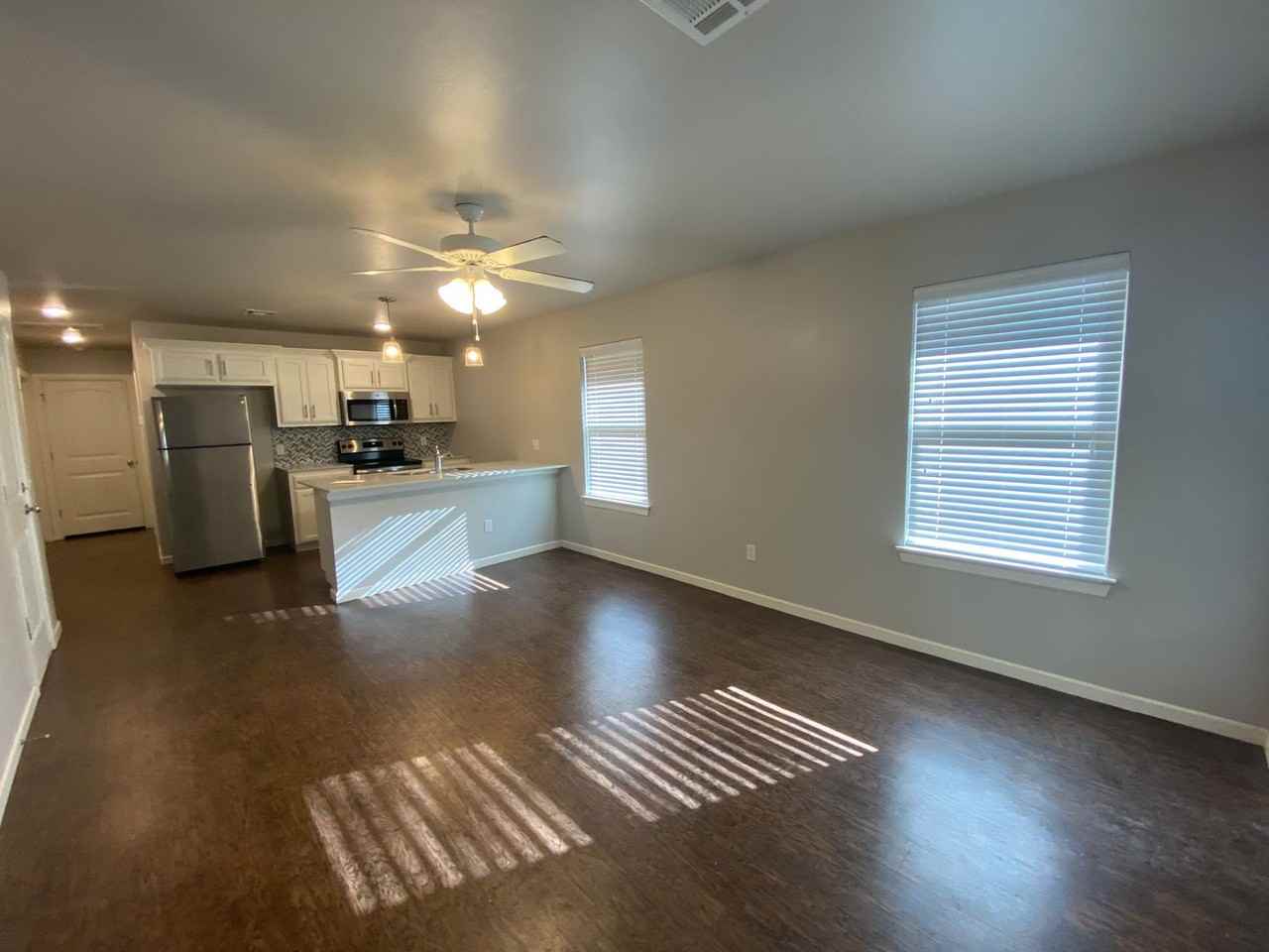 11418 N Lincoln Blvd - Photo 2 of 12