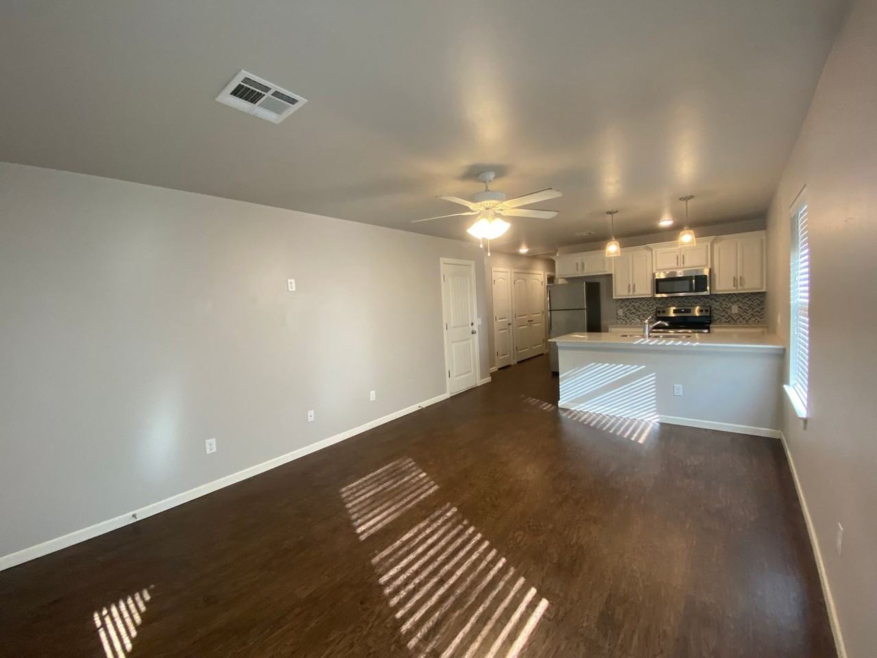 11418 N Lincoln Blvd - Photo 3 of 12