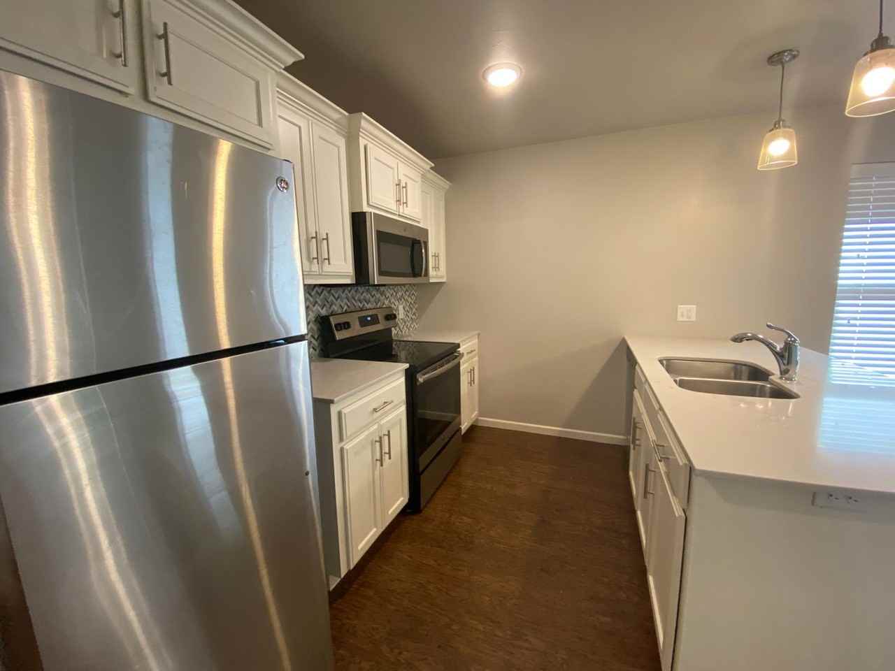 11418 N Lincoln Blvd - Photo 4 of 12