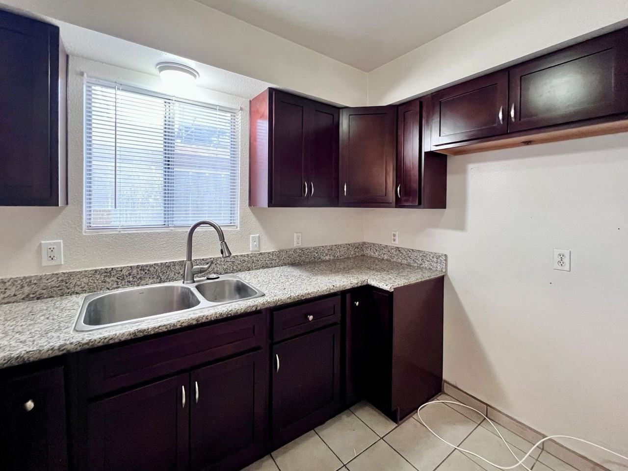 4122 N Cornelia Ave - Photo 3 of 18