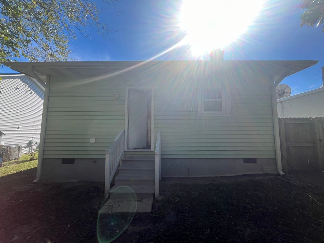 907 Holloway St - Photo 2 of 15