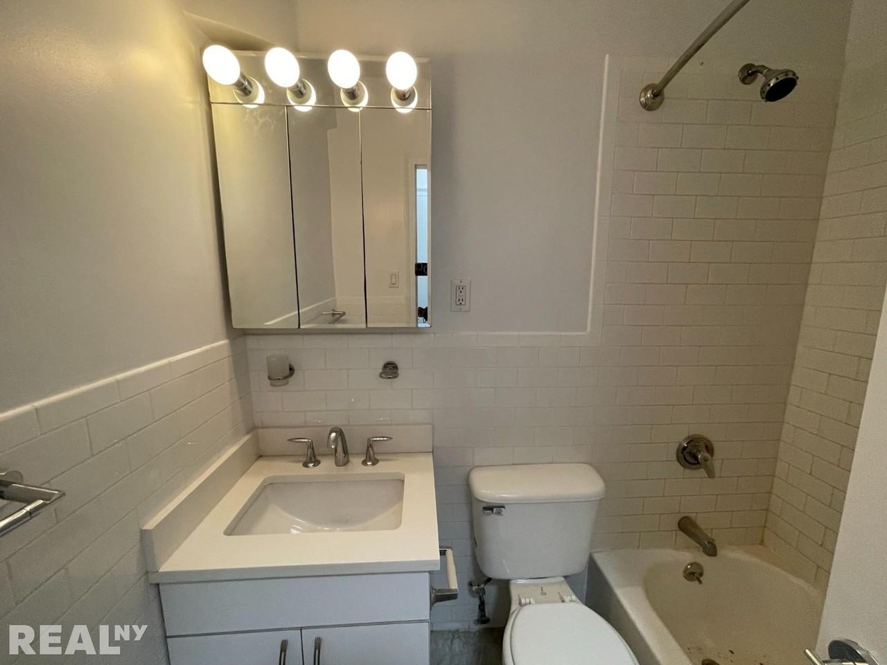 160 W 73rd St #6K - Photo 3 of 7