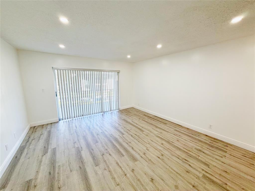 2710 Riverside Drive #201 - Photo 5 of 25