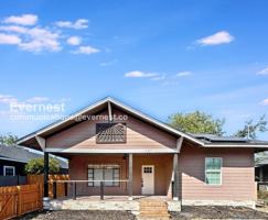 featured image of 207 University Ave