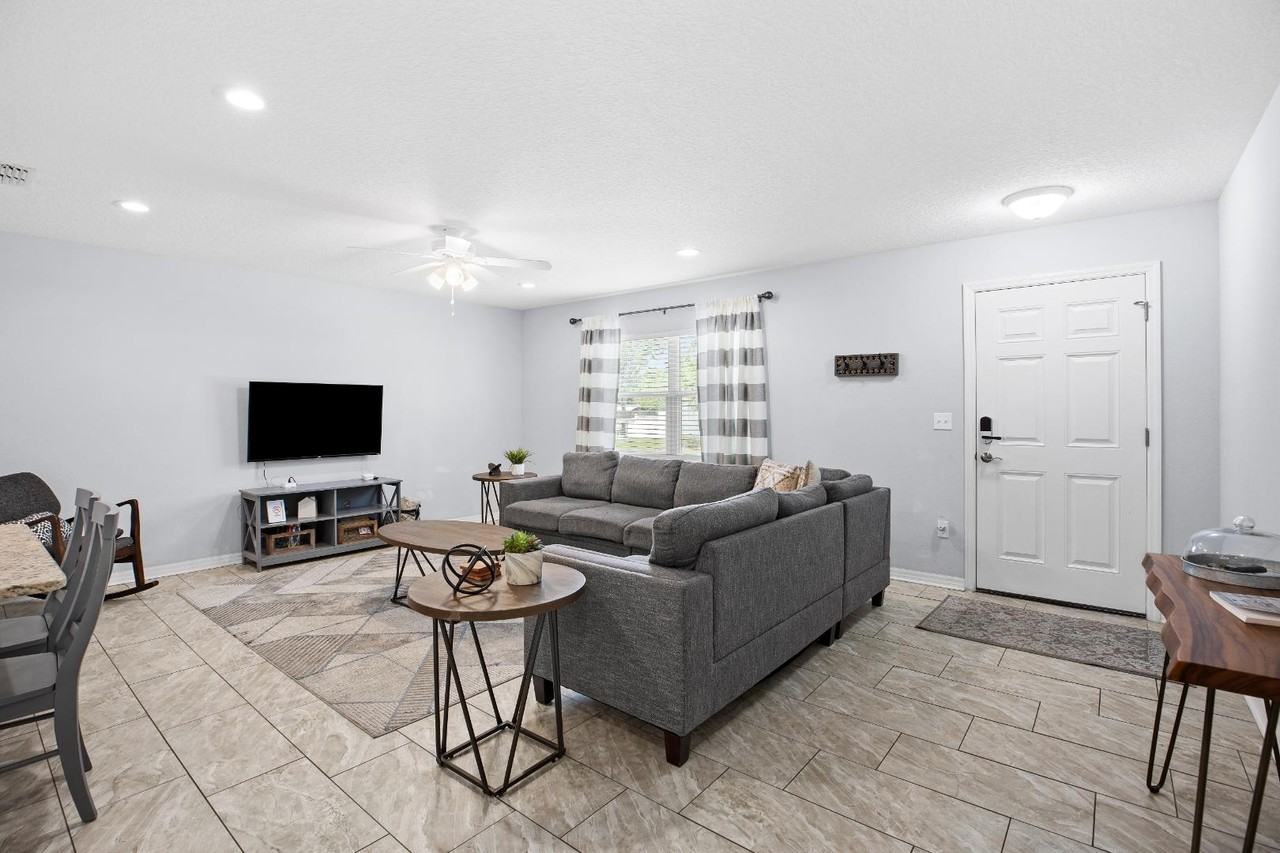 37770 Kelly B Ct - Photo 3 of 11