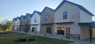 featured image of 211 E Lyndale Ave