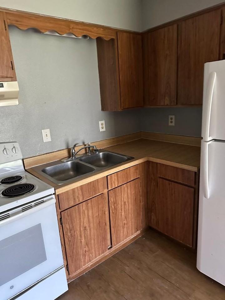 200 FOURPLEX - Photo 3 of 5