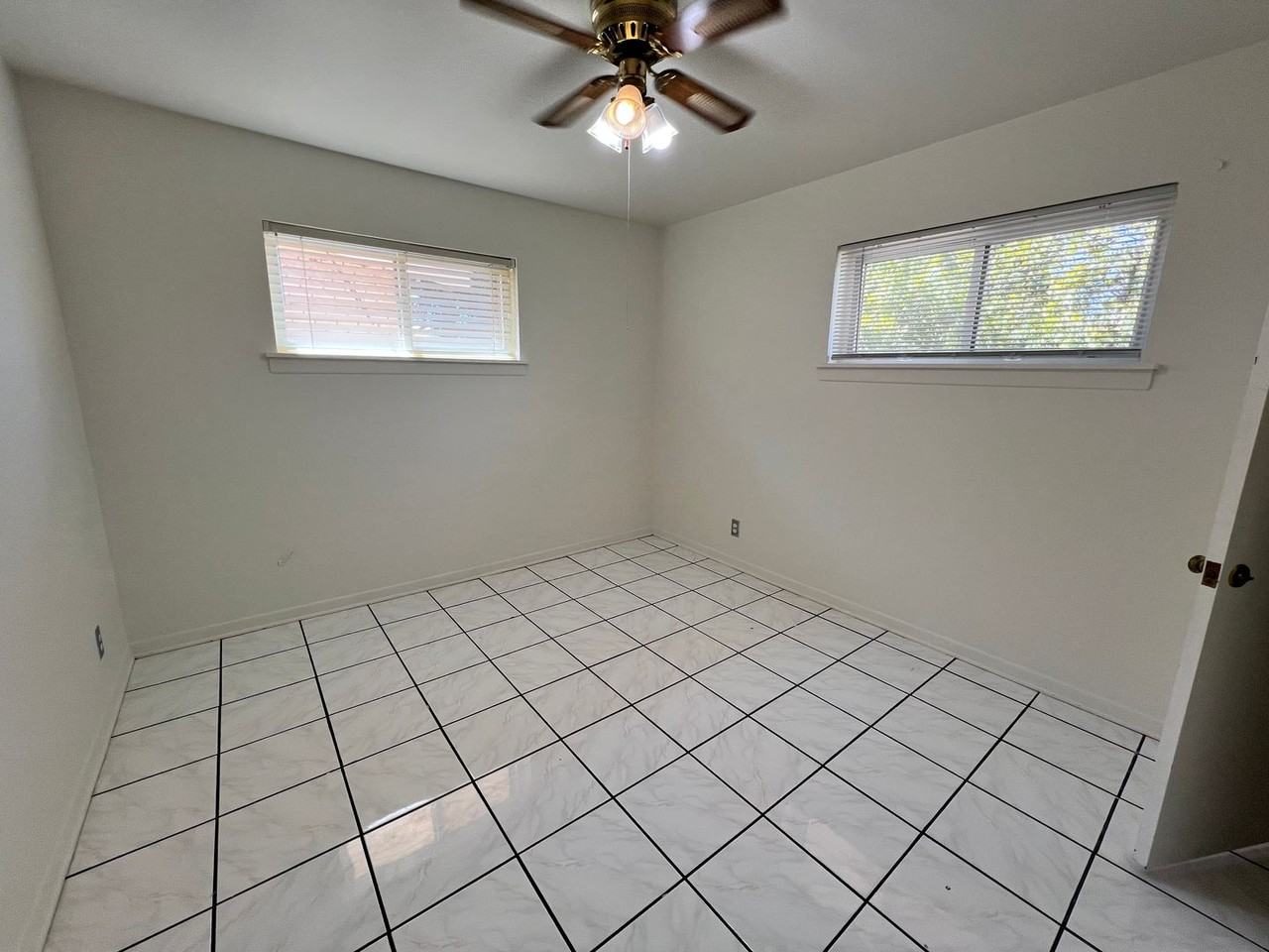 1516 Oakdale St - Photo 3 of 14