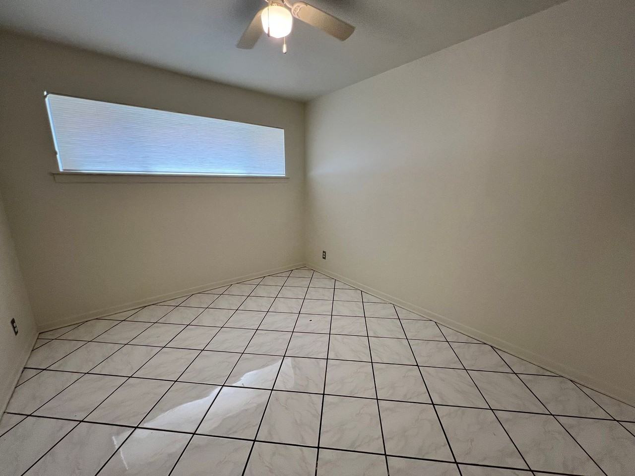 1516 Oakdale St - Photo 4 of 14