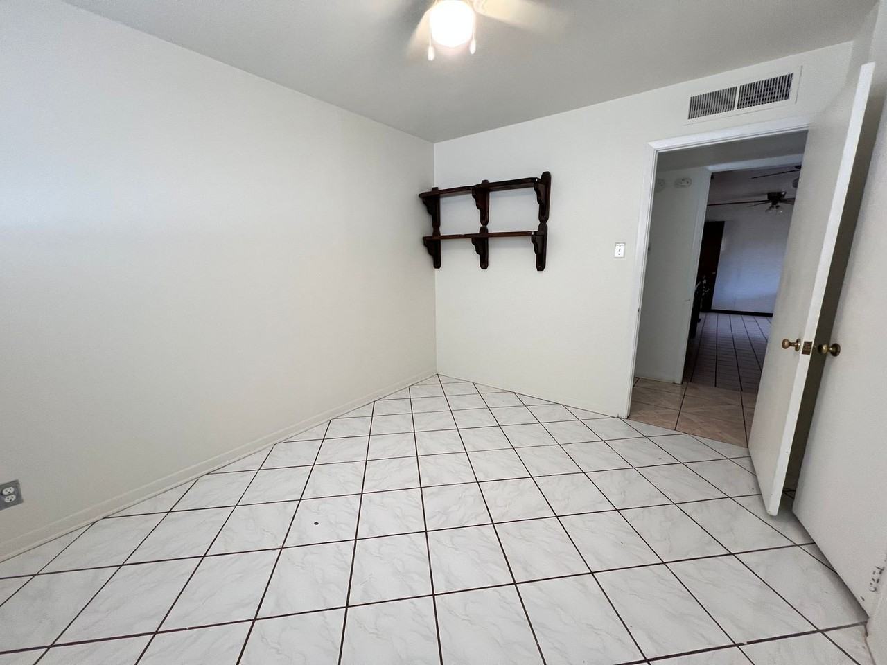 1516 Oakdale St - Photo 5 of 14