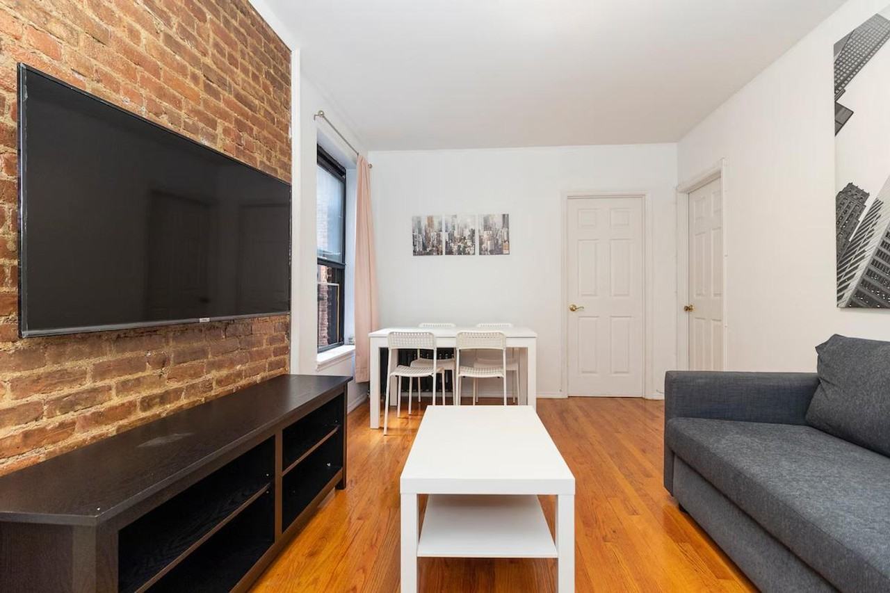 309 E 95th St #1032053P - Photo 4 of 35