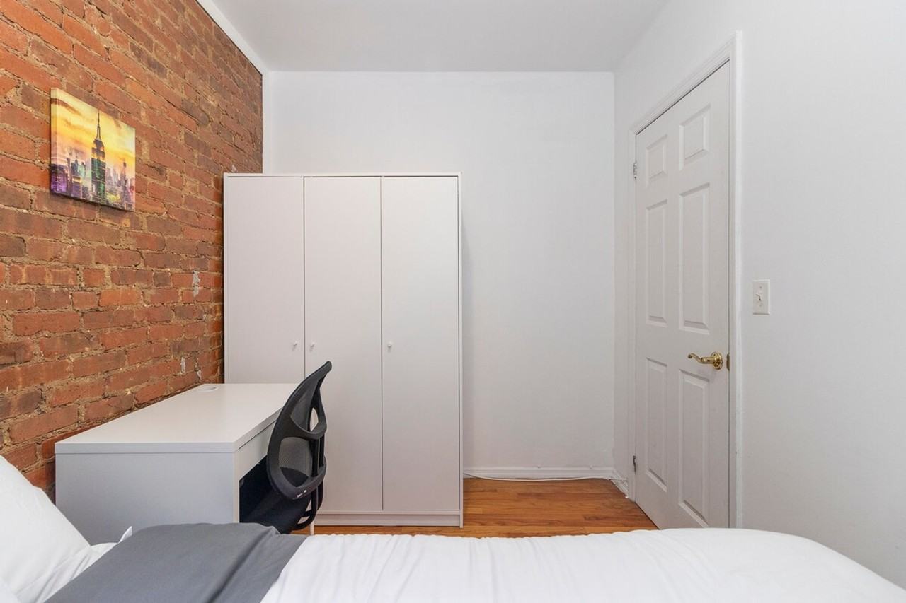 309 E 95th St #1032053P - Photo 5 of 35