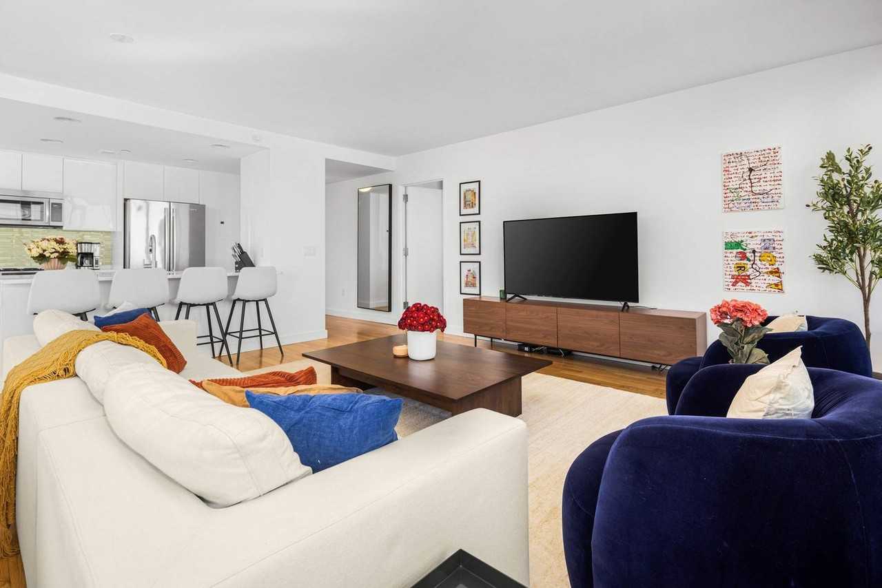 1113 York Avenue - Photo 3 of 49