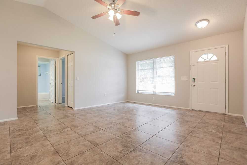 17145 Urban Ave - Photo 3 of 16