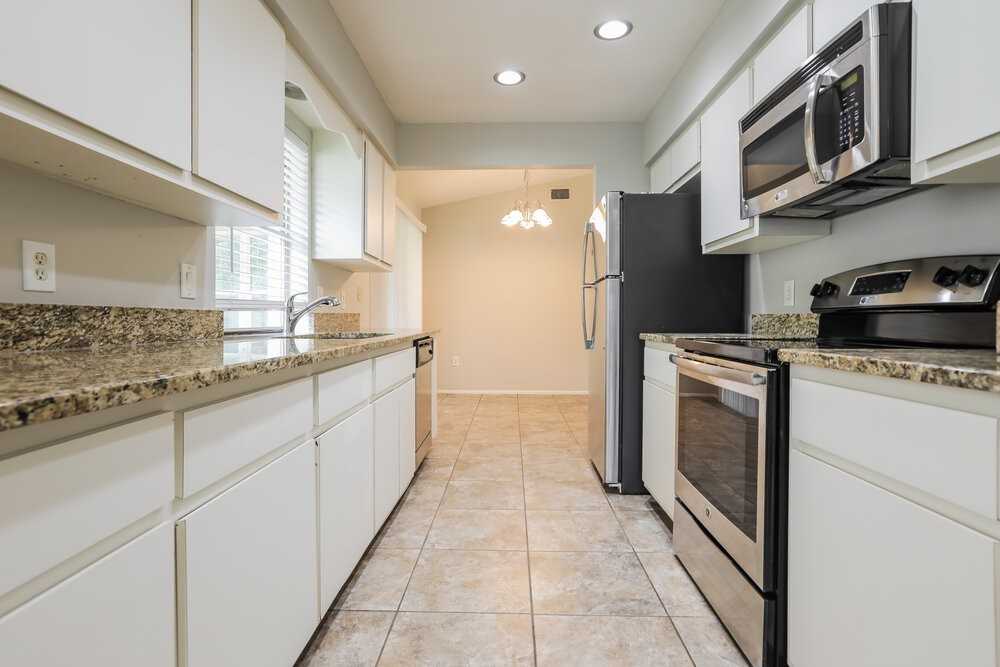 17145 Urban Ave - Photo 6 of 16