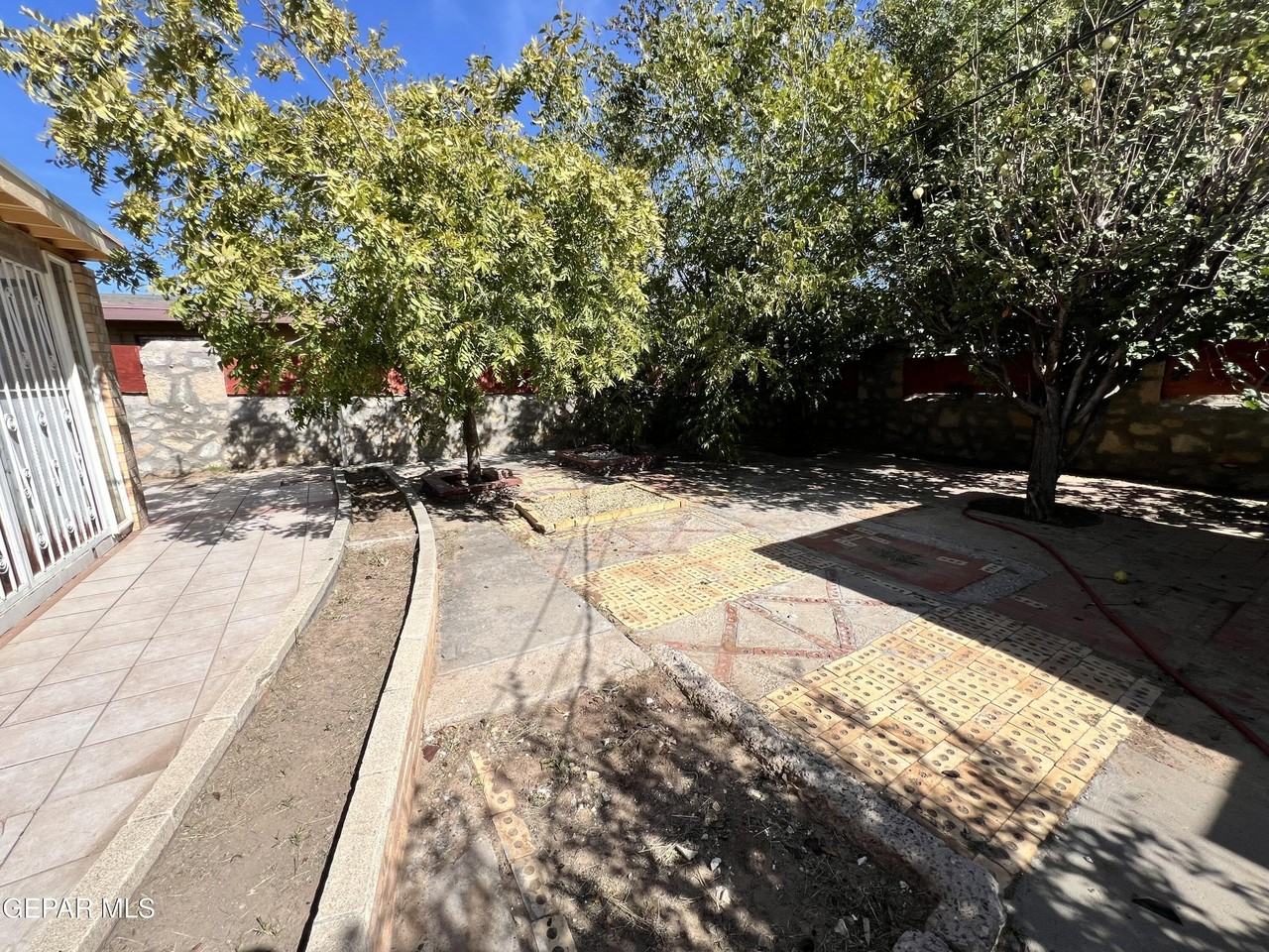 1516 Oakdale St - Photo 5 of 15