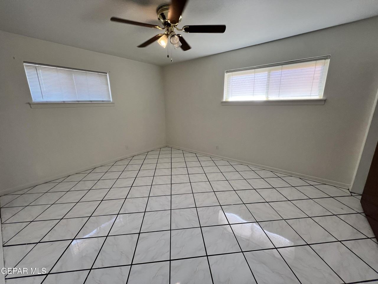 1516 Oakdale St - Photo 6 of 15